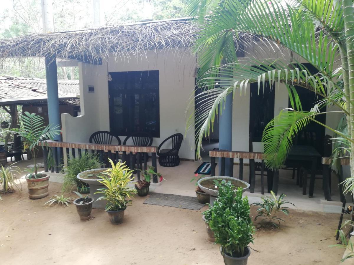 Hotel Sea Breeze Garden Tangalle Esterno foto
