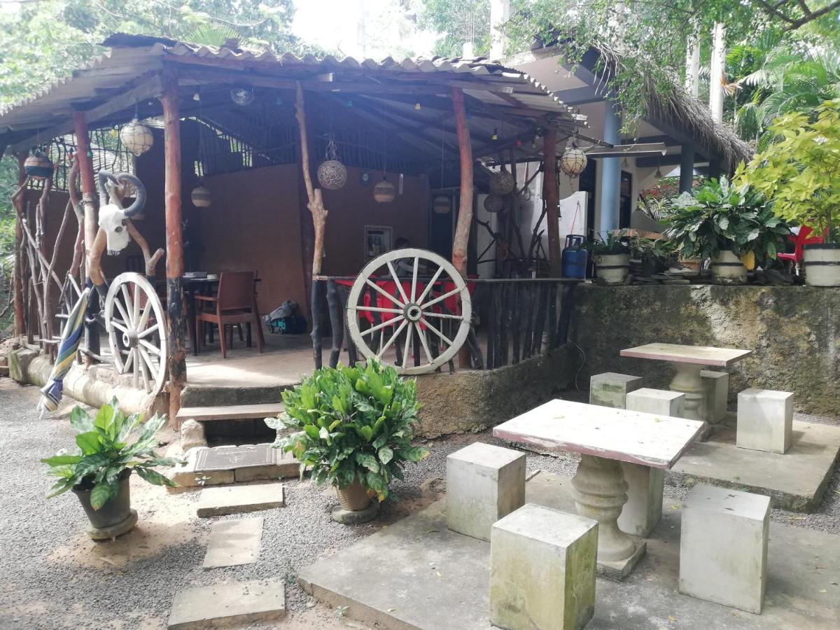 Hotel Sea Breeze Garden Tangalle Esterno foto
