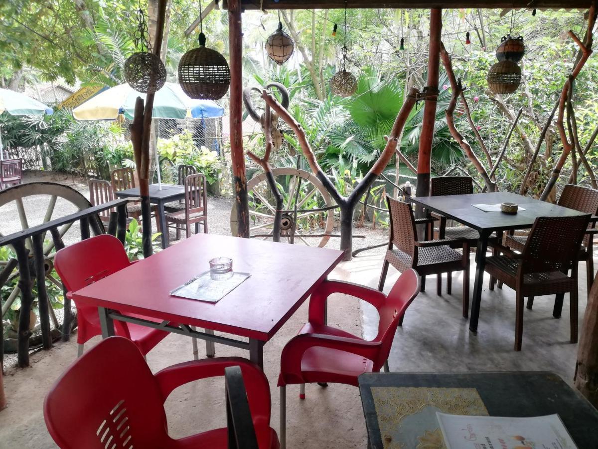 Hotel Sea Breeze Garden Tangalle Esterno foto
