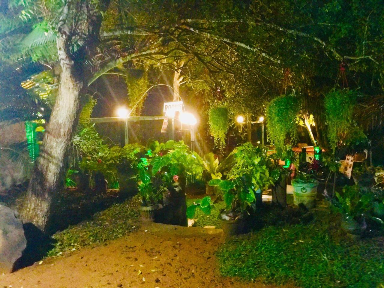 Hotel Sea Breeze Garden Tangalle Esterno foto