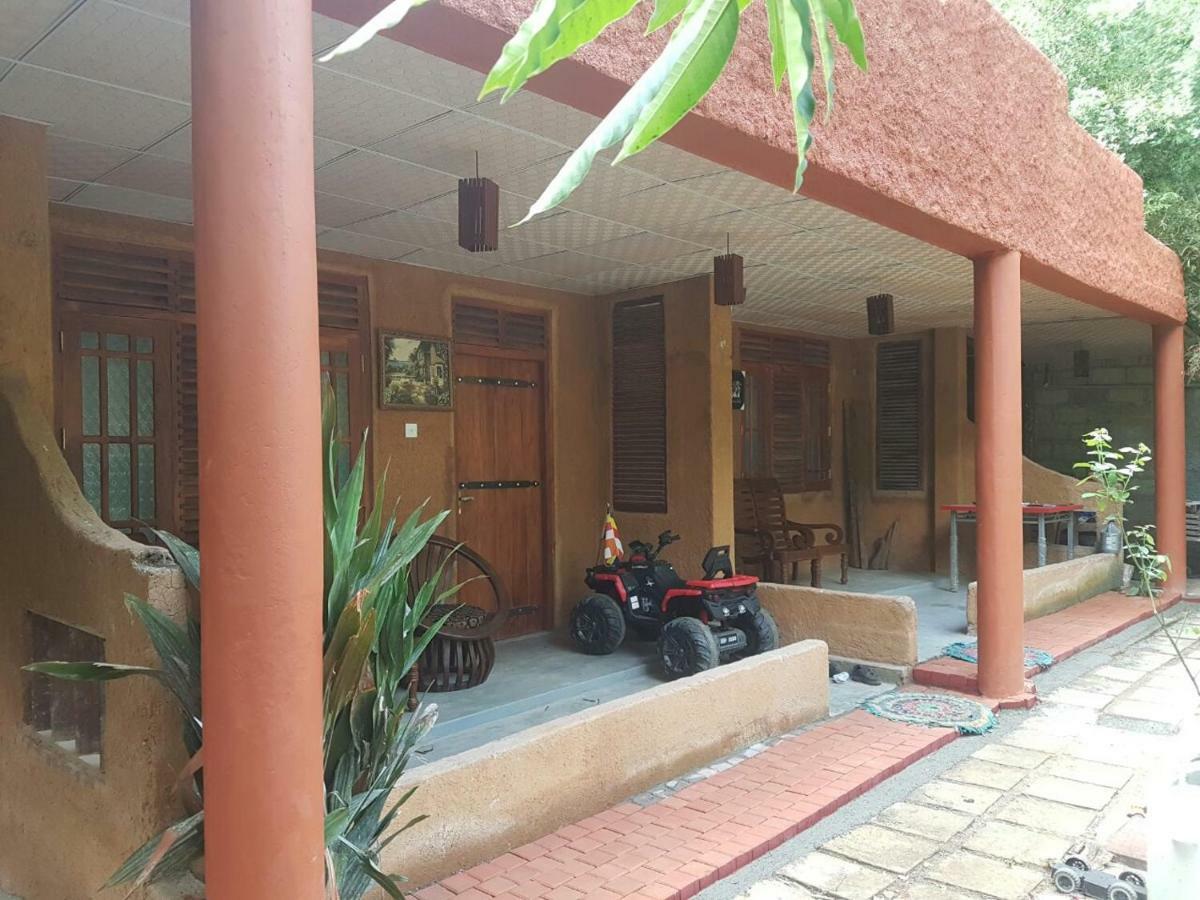 Hotel Sea Breeze Garden Tangalle Esterno foto